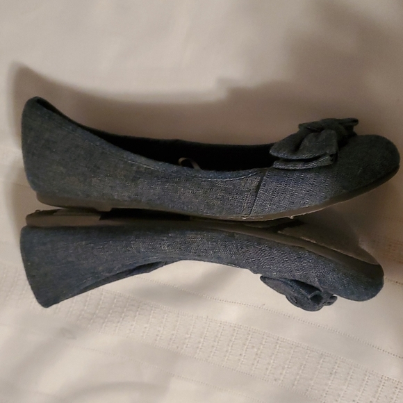 Childrens place 4 denim canvas shoes - Picture 4 of 7